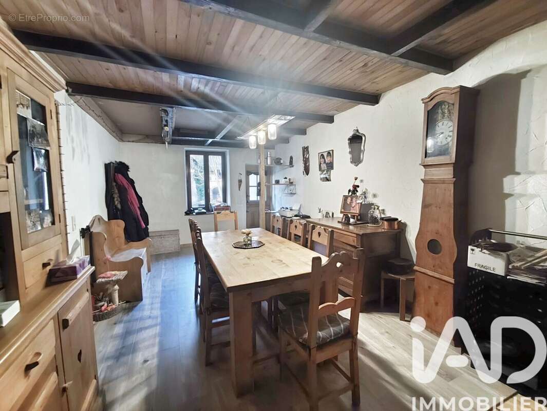 Maison 110 m² à Saint-Jean-De-La-Porte  - photo 2