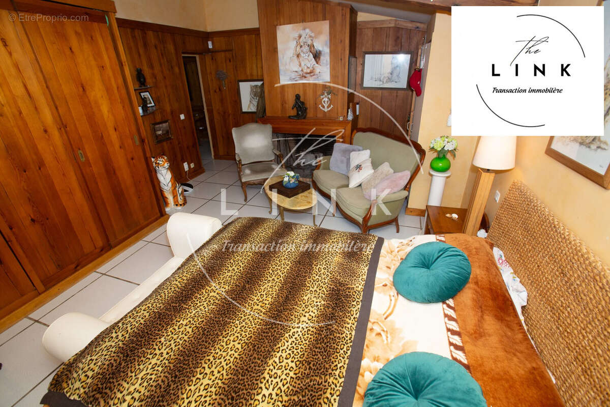 la chambre avec cheminée - Maison à SAINTES-MARIES-DE-LA-MER