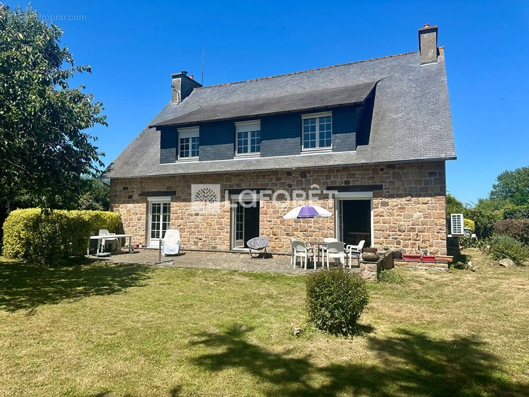 Maison à TREVOU-TREGUIGNEC