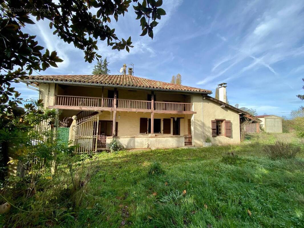   - Maison à NEGREPELISSE