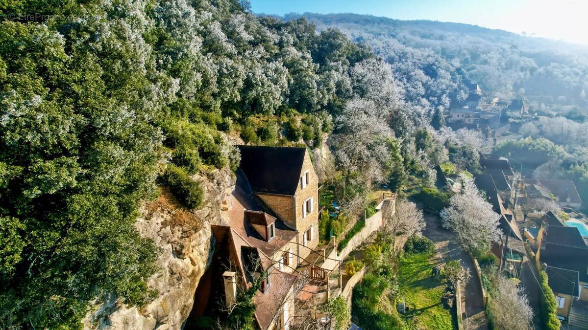 Maison à LA ROQUE-GAGEAC