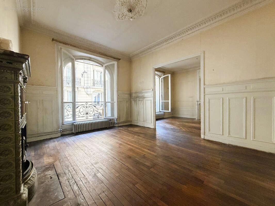 Place de la Nation - Appartement Haussmannien - photo 2