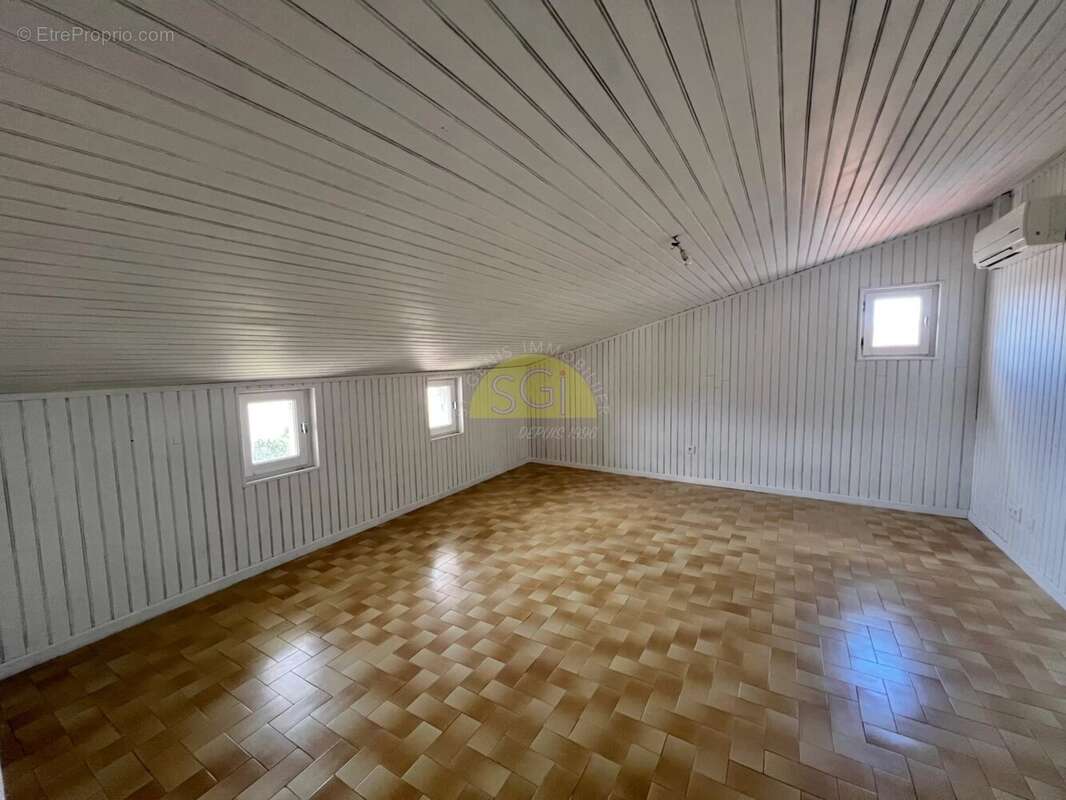 Maison à SAINT-GENIS-DES-FONTAINES