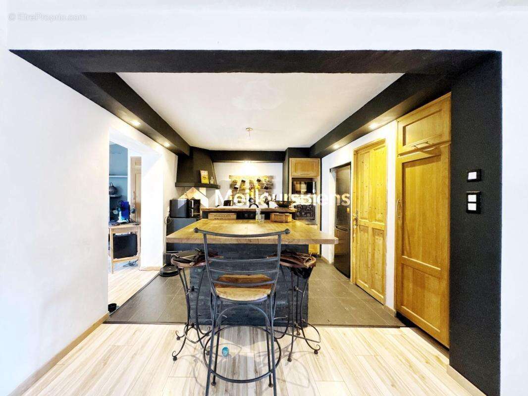 Maison à VIC-LA-GARDIOLE