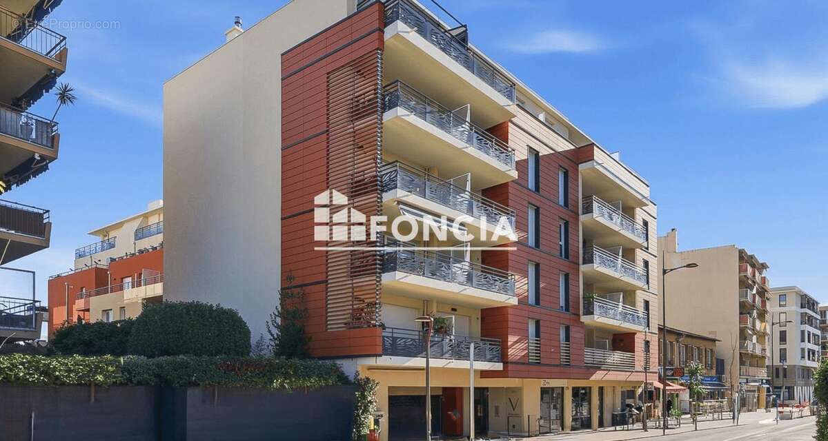 Appartement à SAINT-LAURENT-DU-VAR