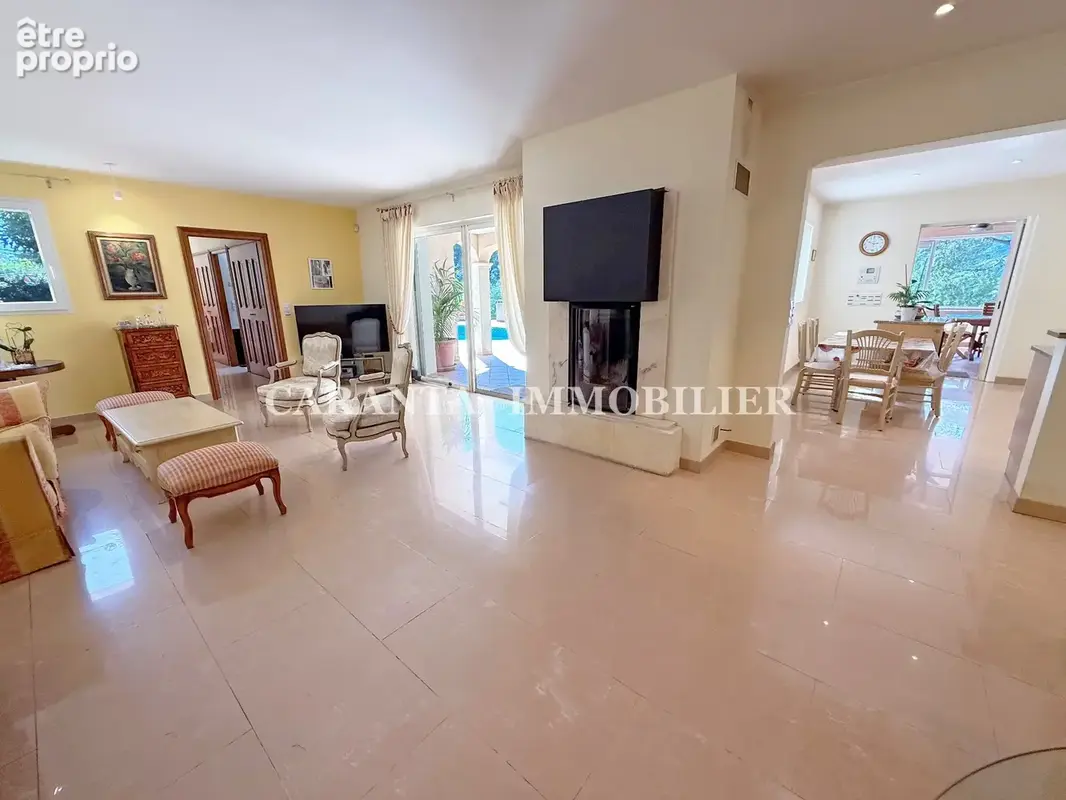 vente propriété 8 pièces Sainte Maxime avec piscine, garage et aperçu Mer à 400m du port. - photo 9