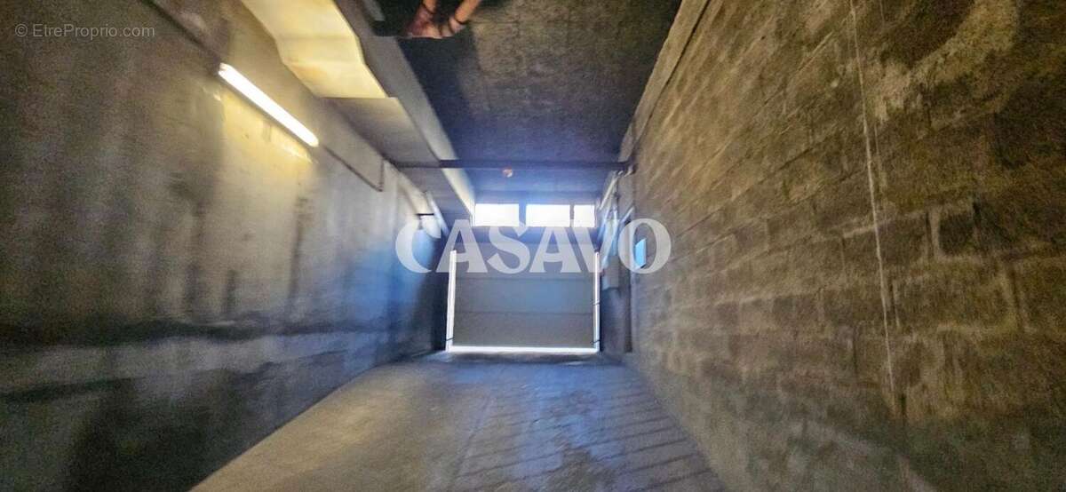 Parking à PARIS-18E