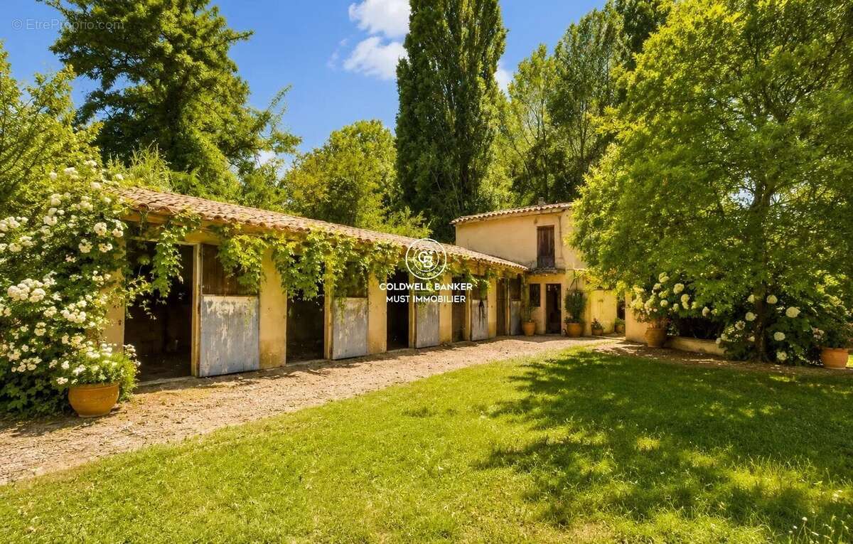 Bastide d'exception au cœur d'un parc arboré de 2.5 hectares - photo 27