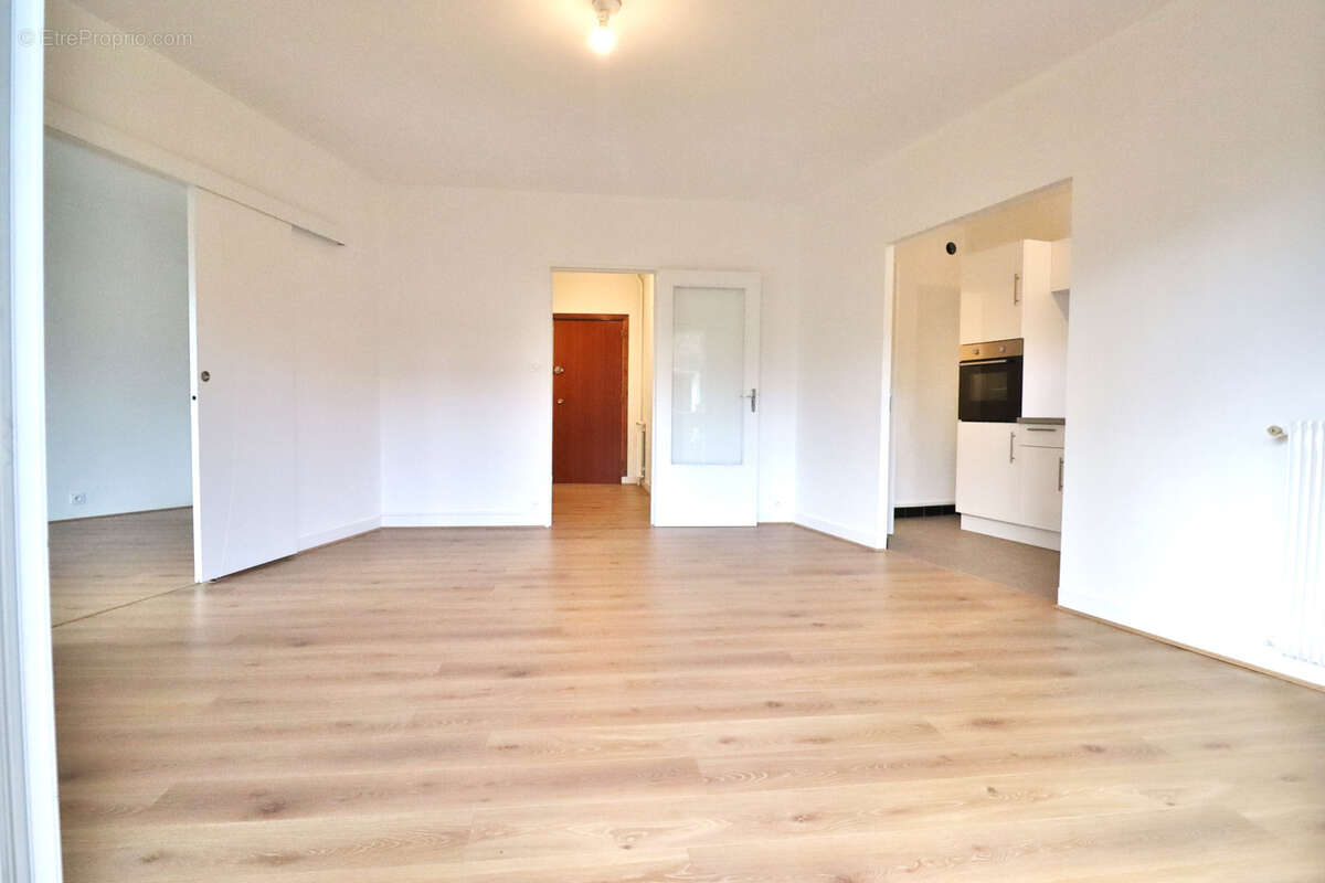 Troyes, Appartement T2, refait à neuf dans résidence pour séniors - photo 5