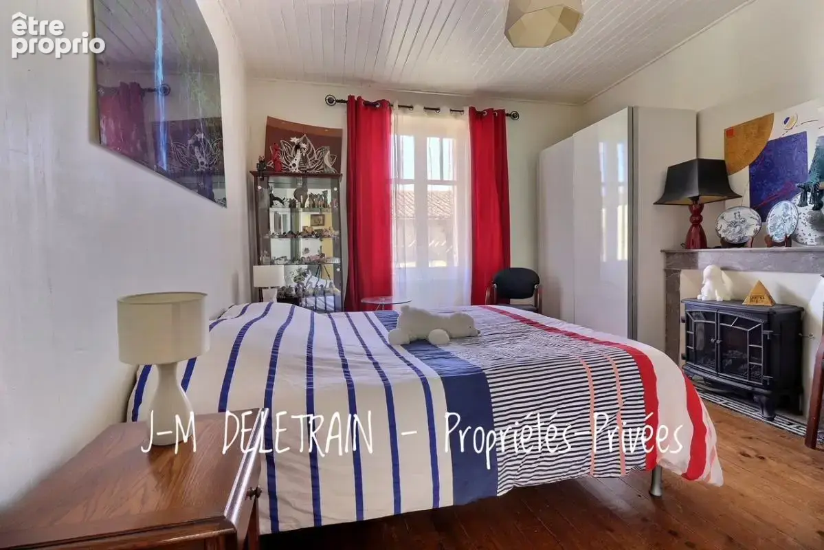 Vélines, maison de bourg en pierre avec atelier d'artiste et grandes dépendances - photo 7