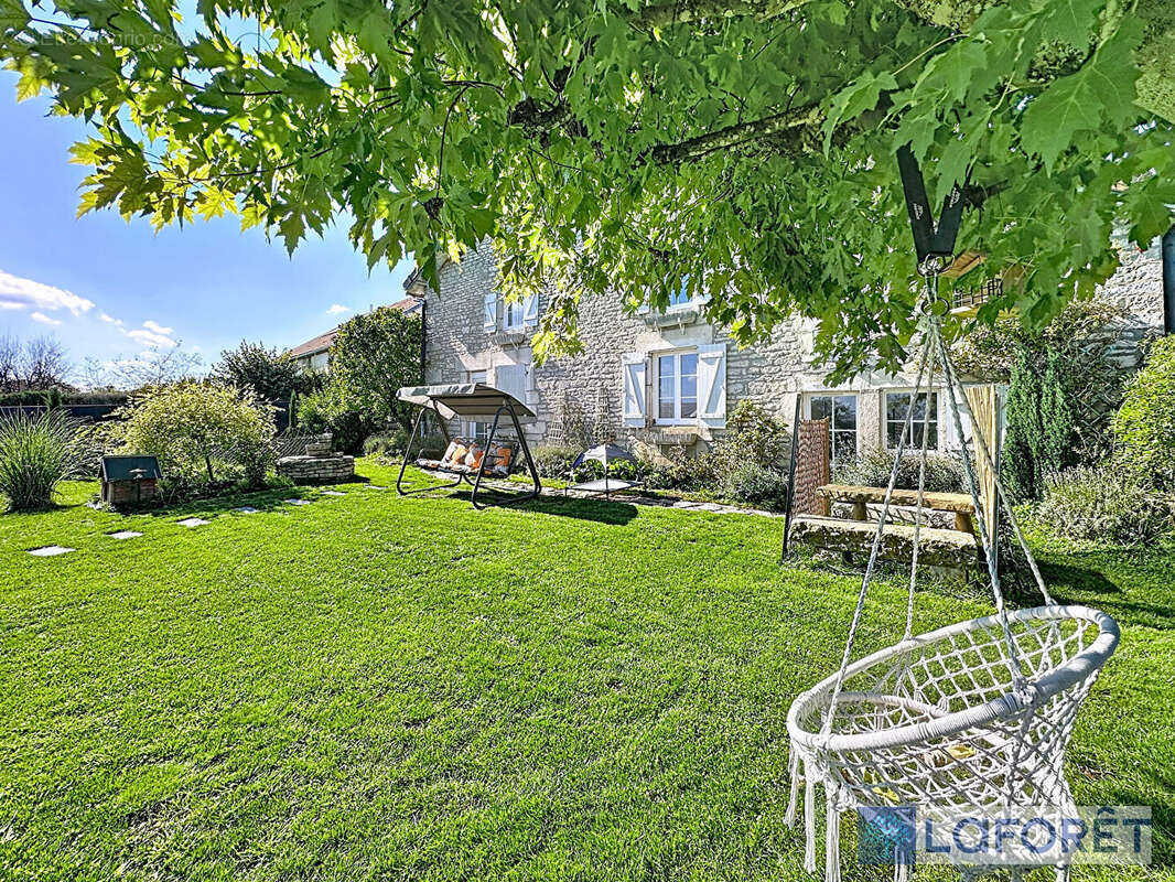 Maison à PERROGNEY-LES-FONTAINES