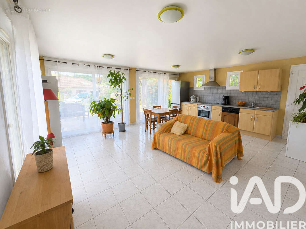 Maison 87 m² à Chazey-Bons  - photo 5