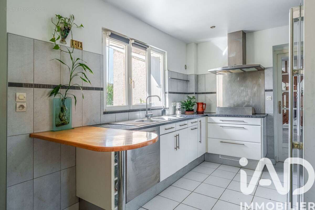 Maison 100 m² à La Membrolle-Sur-Choisille  - photo 4