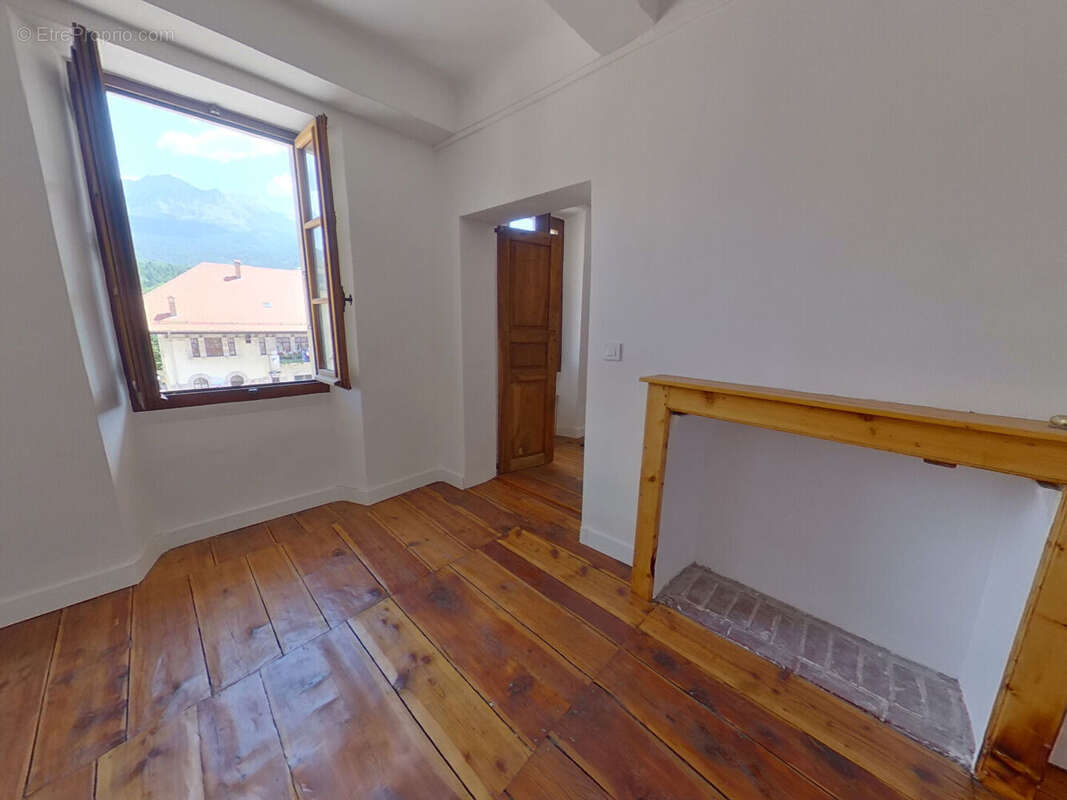 Type 4  centre ville barcelonnette - photo 2