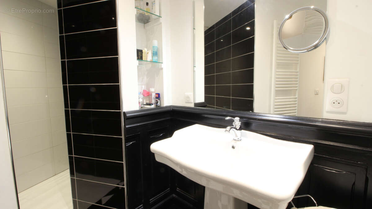 Bel appartement T2 avec ascenseur en centre-ville de Vichy avec cave et mansarde - photo 15