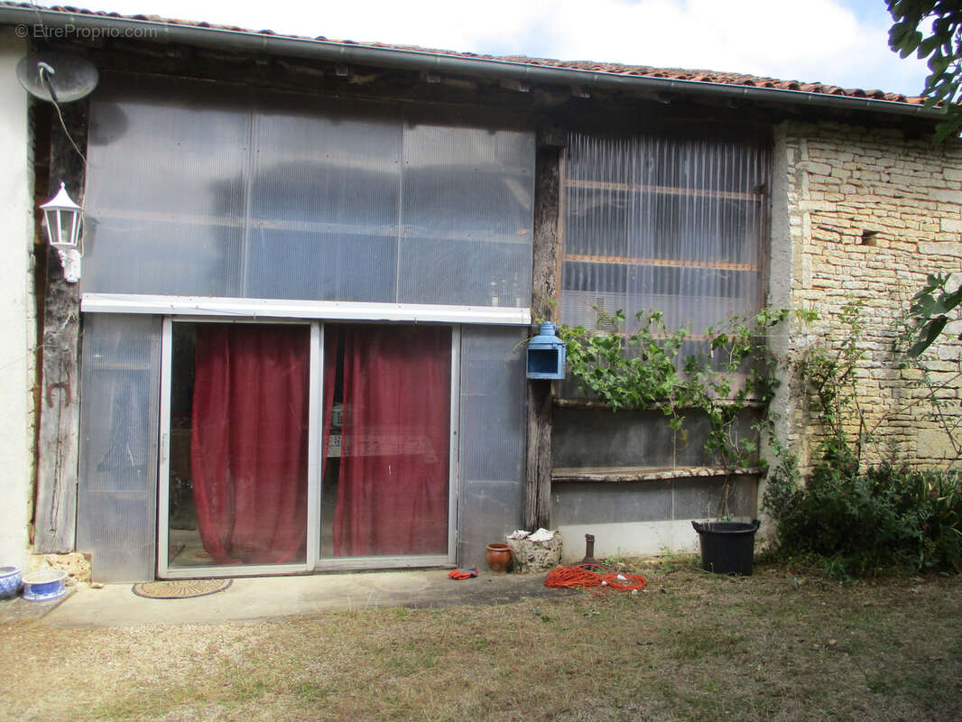 Ensemble immobilier de deux maisons. - photo 46