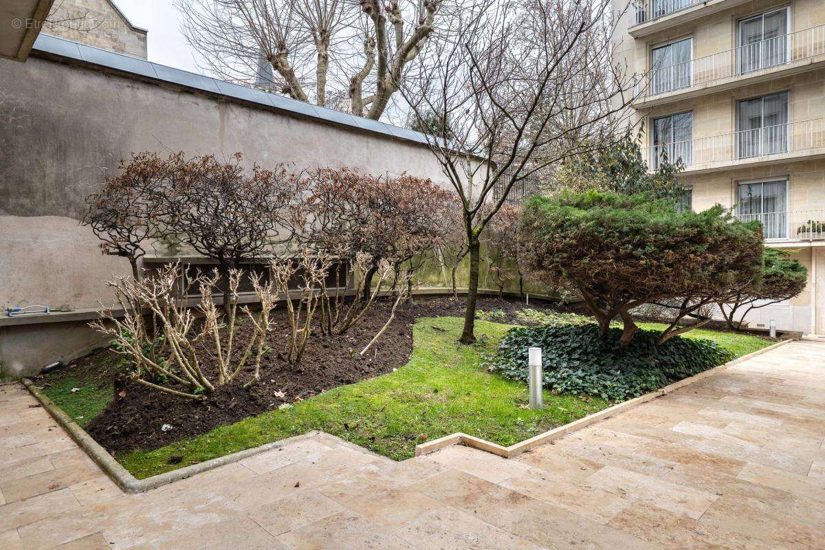Appartement à PARIS-14E