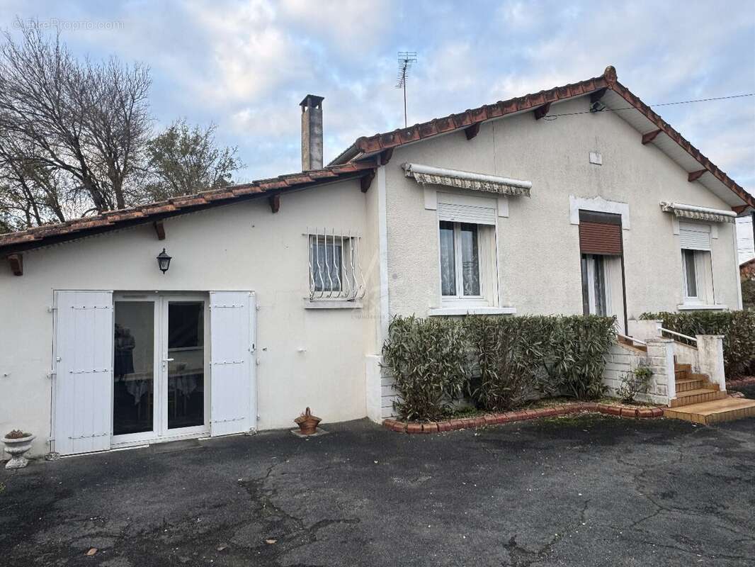 Maison à SAINT-YRIEIX-SUR-CHARENTE