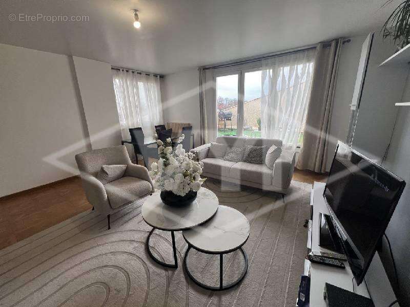 Appartement à COMBS-LA-VILLE