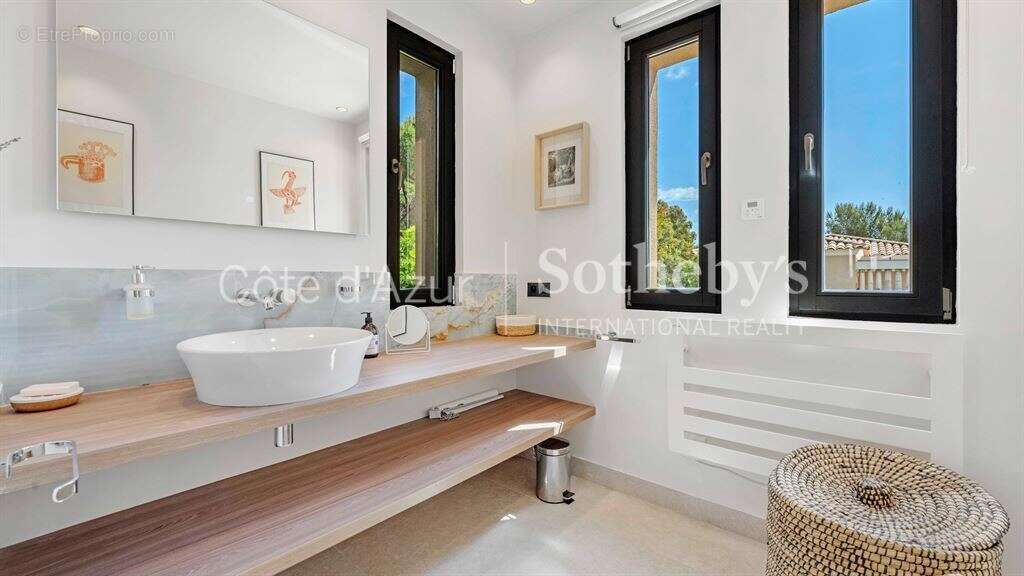 Villa contemporaine à Sainte-Maxime à 300m des plages du golfe de Saint-Tropez - photo 17