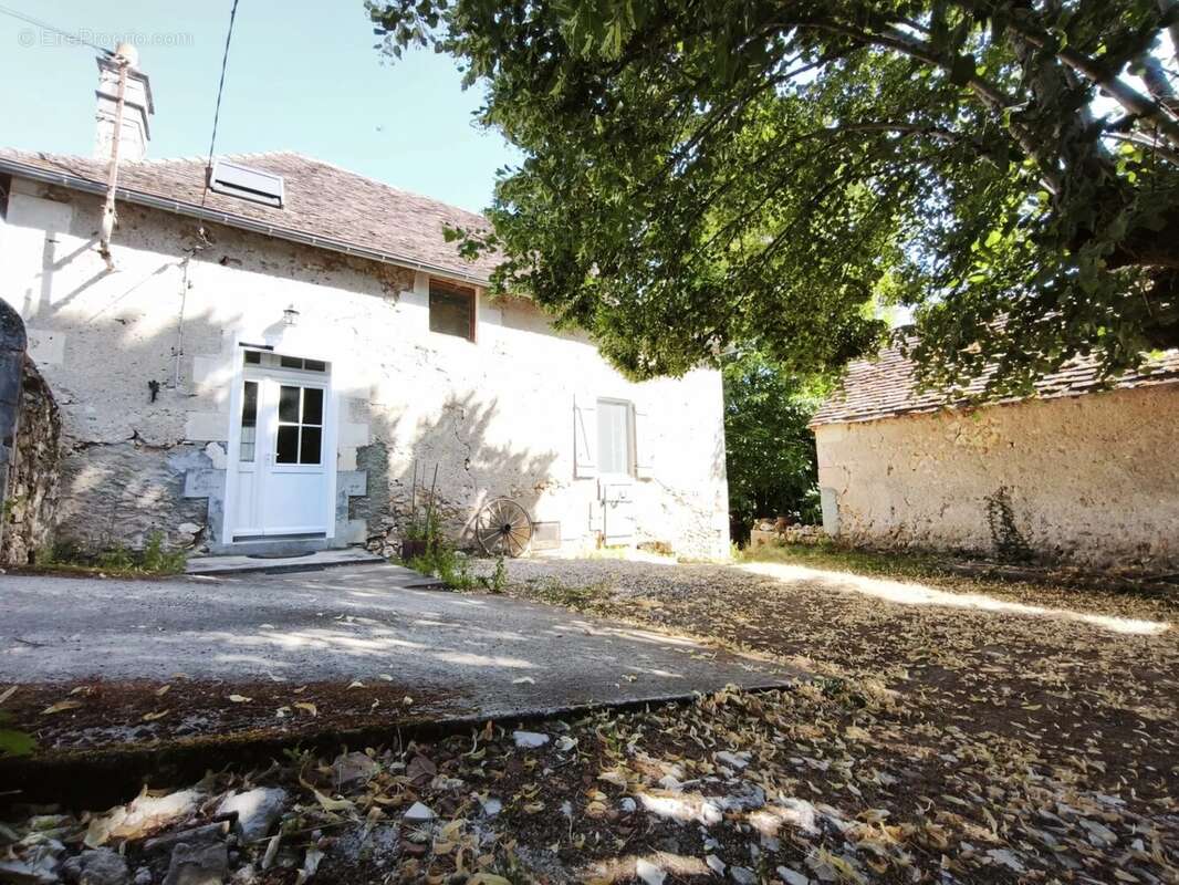 Maison en pierre avec 2 chambres - la bussiere - photo 2