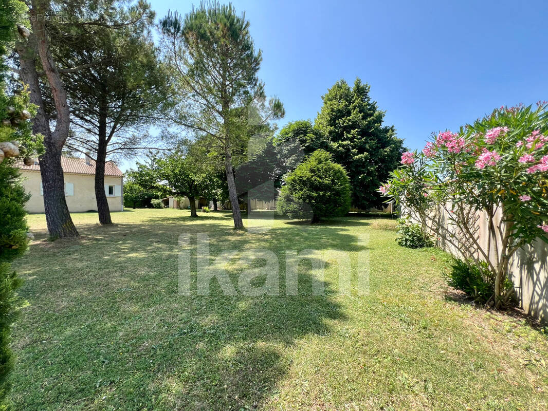 Terrain à SAINT-MARCEL-LES-VALENCE