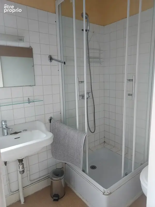 Ensemble immobillier comprenant ancien restaurant ( licence iv ), 7 chambres studio a louer - photo 15