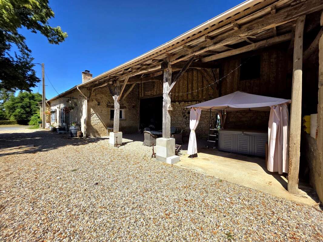 Maison de caractère en pierre rénovée avec vaste grange, près de Lauzun - photo 15
