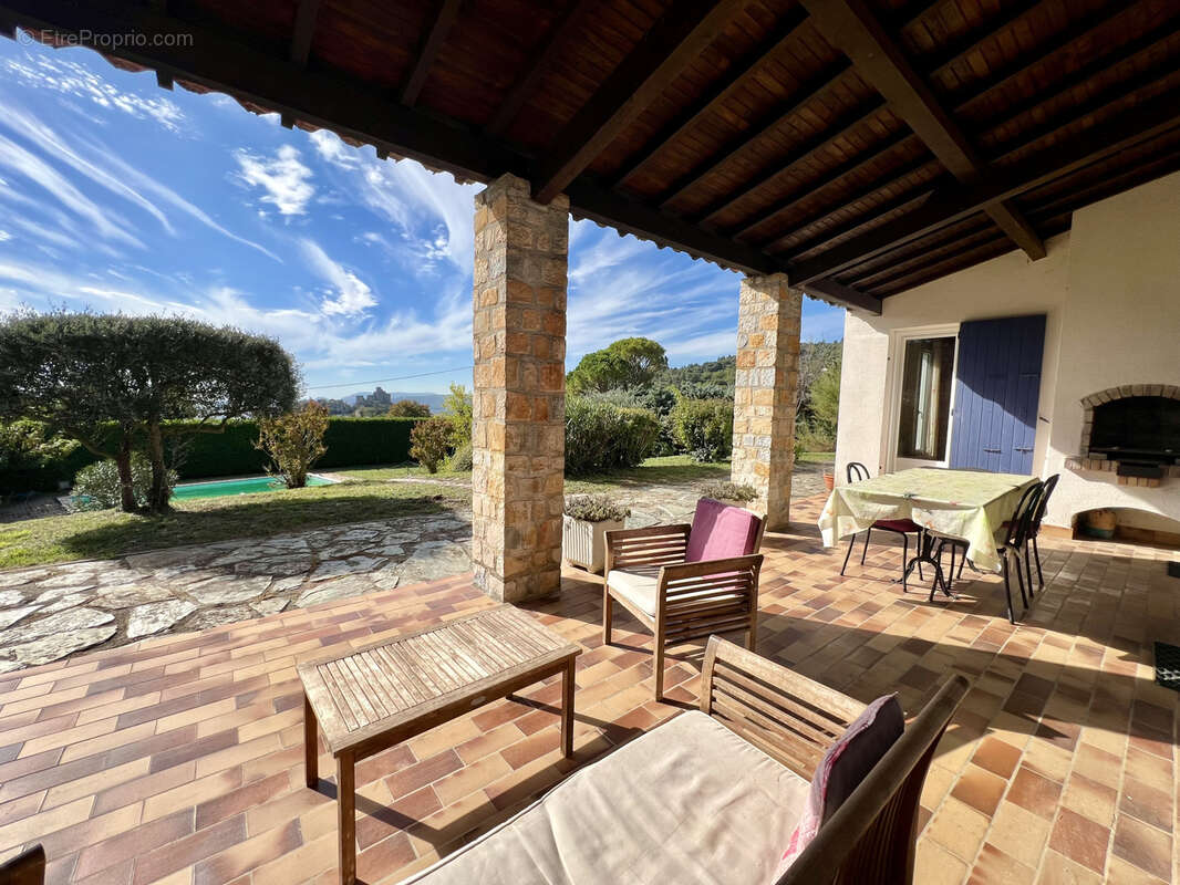 Maison à ROCHEMAURE