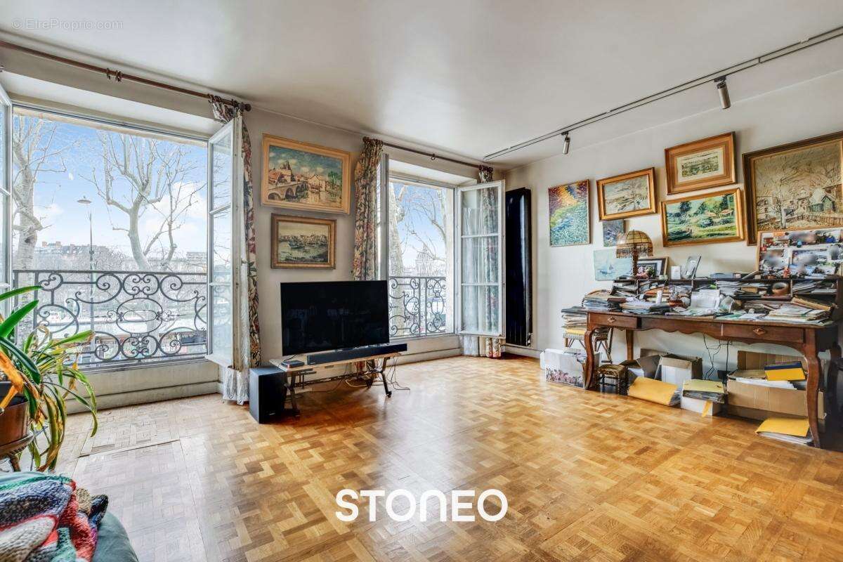 Appartement à PARIS-1E