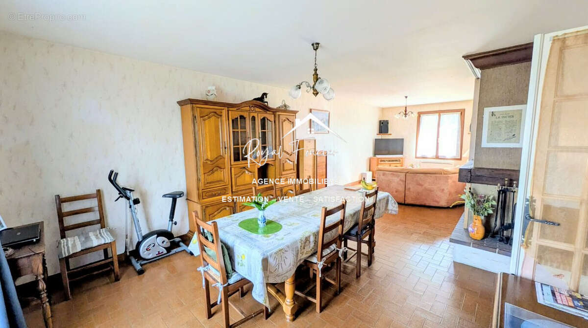 Séjour - Maison à DANGE-SAINT-ROMAIN