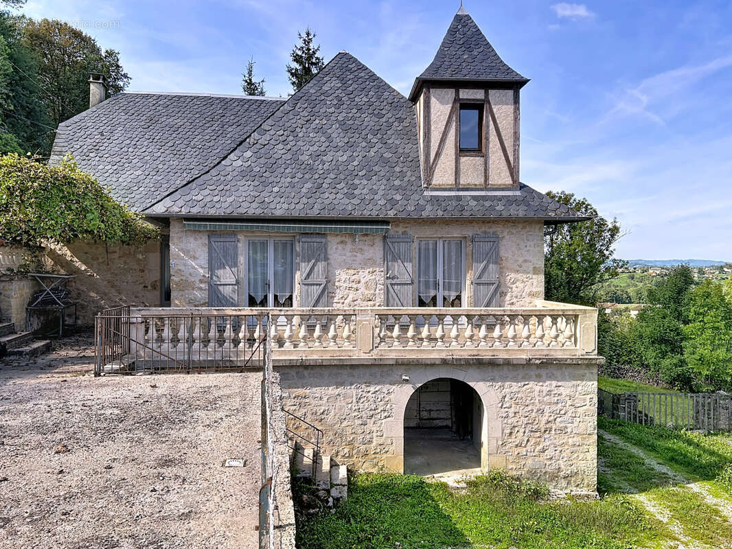 Maison à SAINT-CERNIN-DE-LARCHE