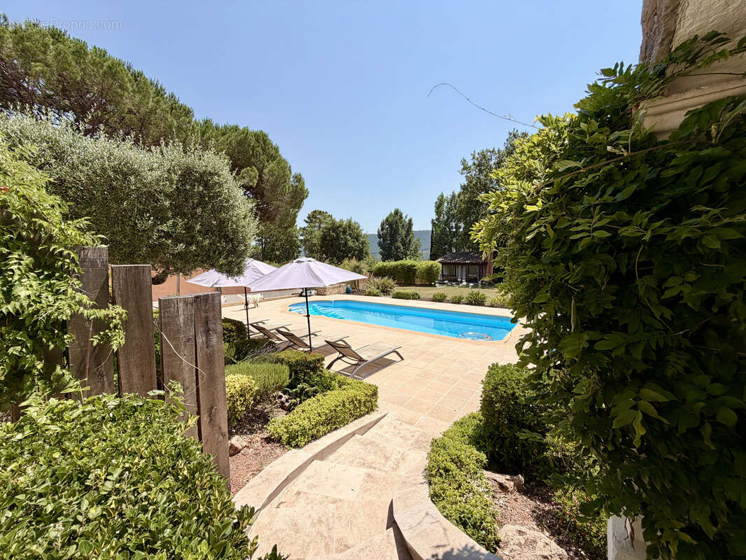 Maison à BAGNOLS-EN-FORET