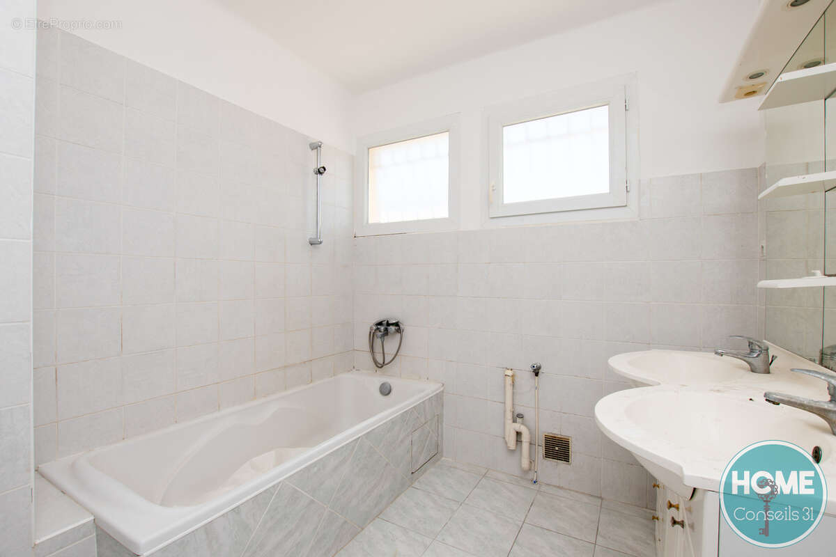 Appartement T4 97 M2 avec garage - photo 6