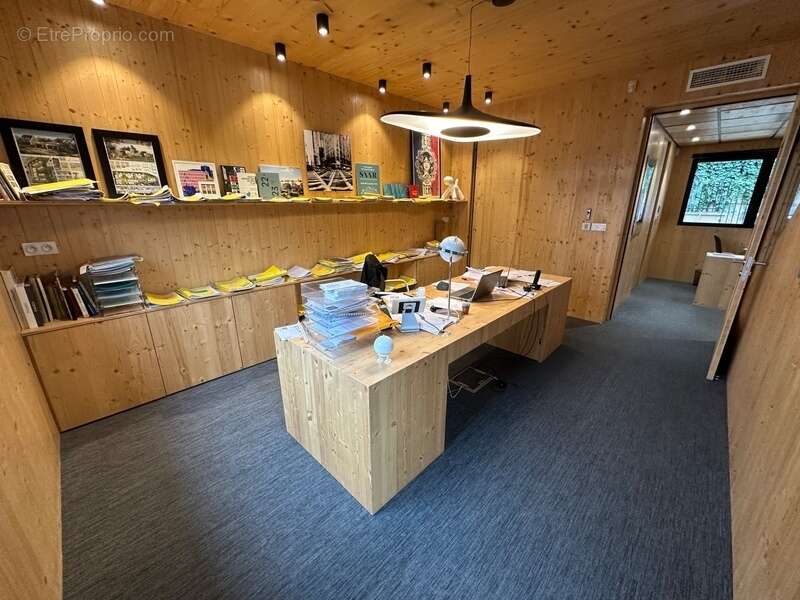 Commerce à TASSIN-LA-DEMI-LUNE