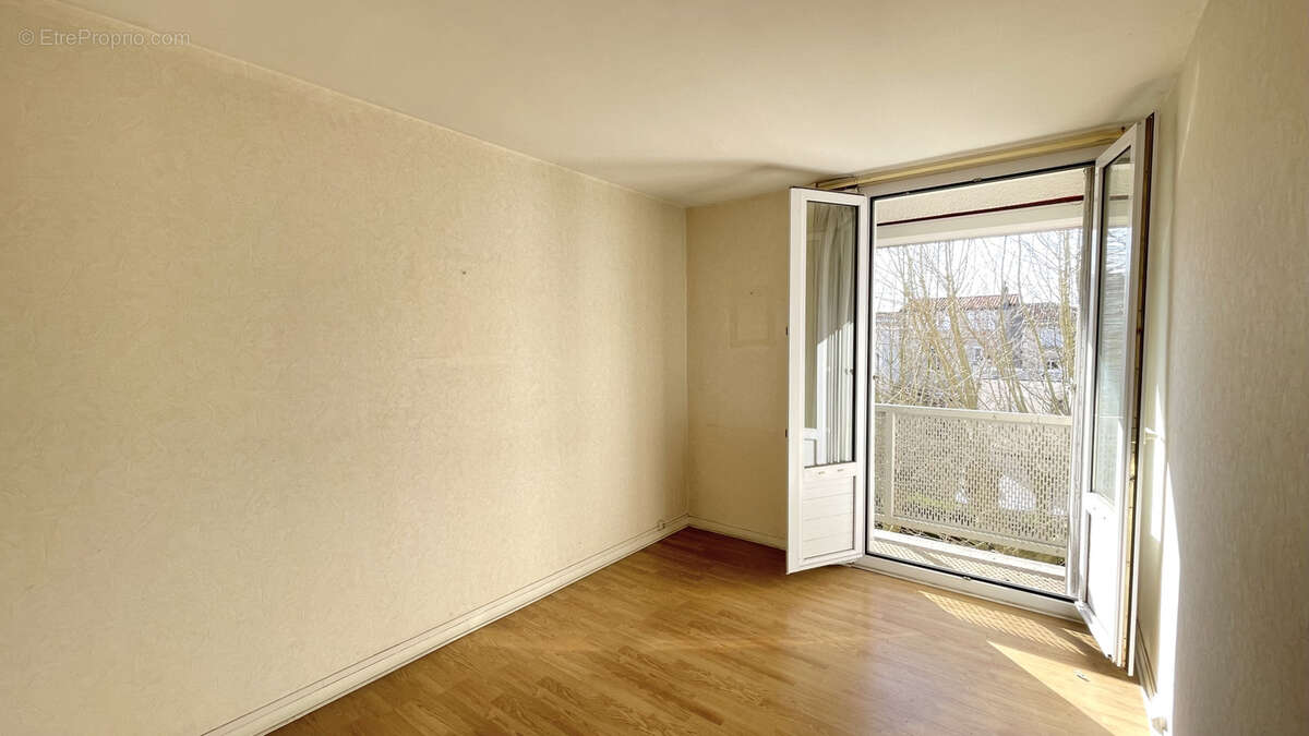 Opportunité! Appartement T4 3 chambres avec Cave secteur Edouard Vaillant / Chartrons - photo 5
