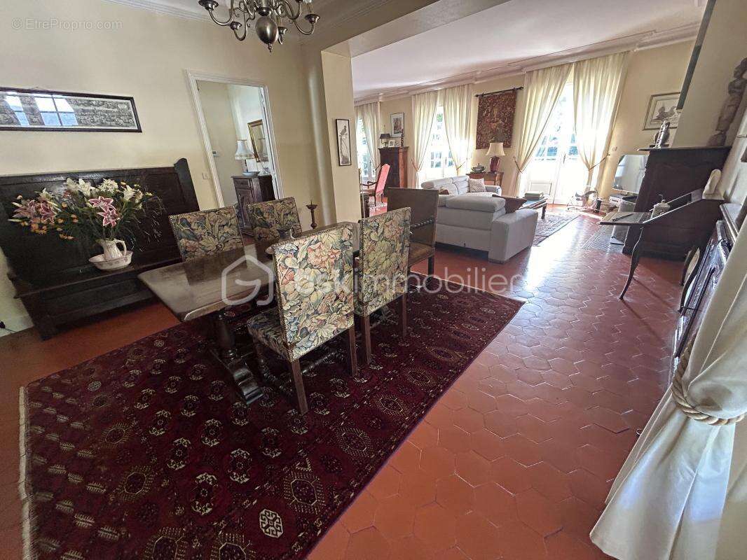 Superbe propriete - parc - dependance - piscine - double garage - photo 10