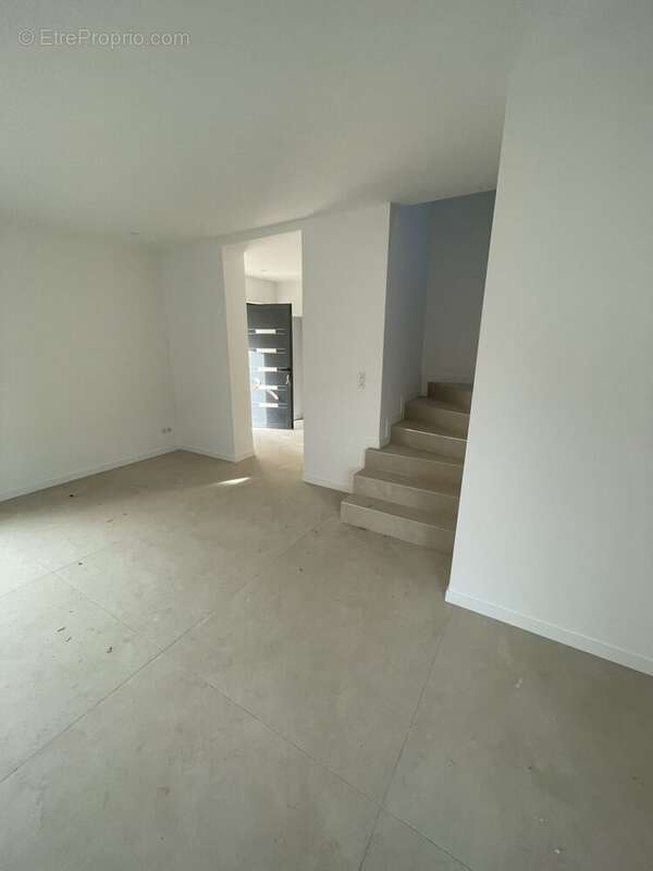 Maison à PLAN-DE-LA-TOUR