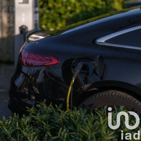 Photo 1 - Parking à ROMAINVILLE