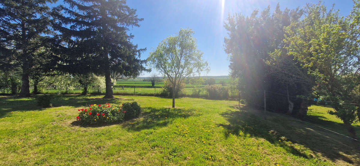 Corps de ferme sur 1,8 hectares ! - photo 5
