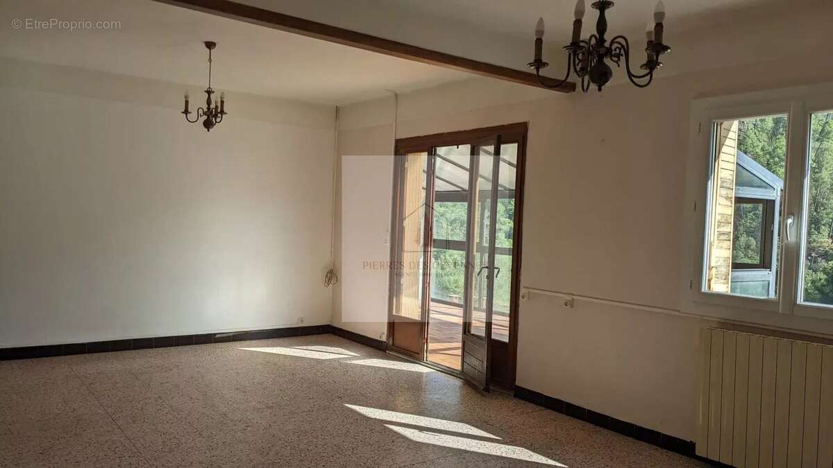 Appartement à LE COLLET-DE-DEZE