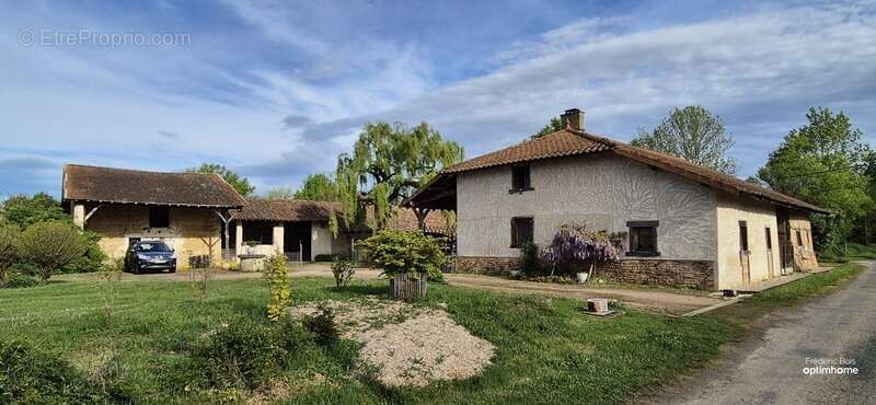 Maison à SAINT-GENIS-SUR-MENTHON