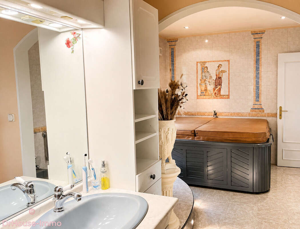 Maison 215 m² à Villers-Sur-Le-Roule  - photo 9