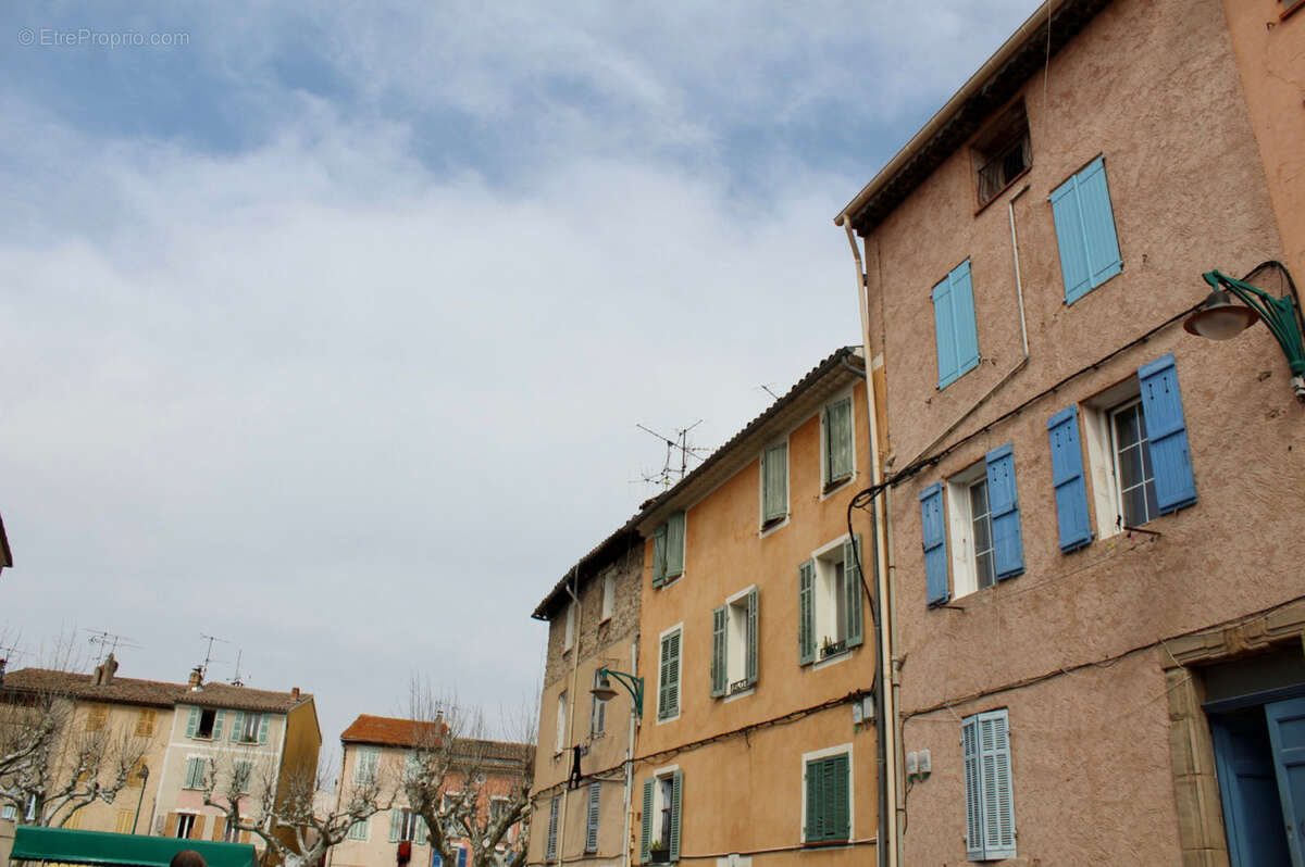 Appartement à LE MUY