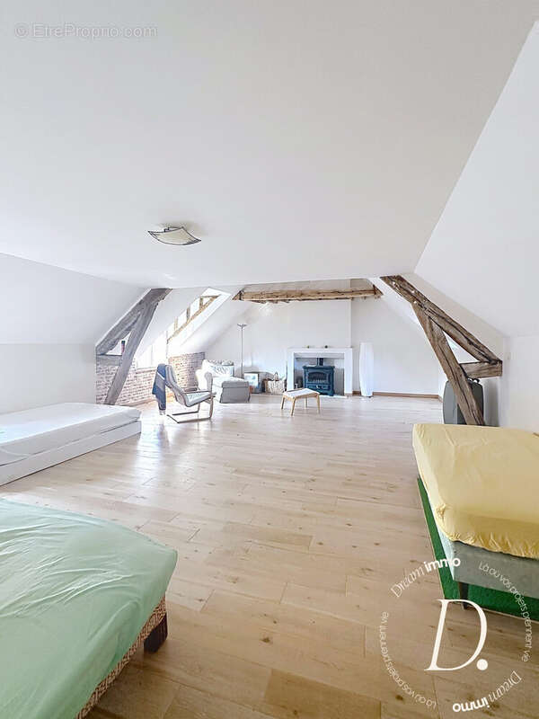 Etage, chambre (dortoir) 50 m2 au sol. - Maison à GIVERNY
