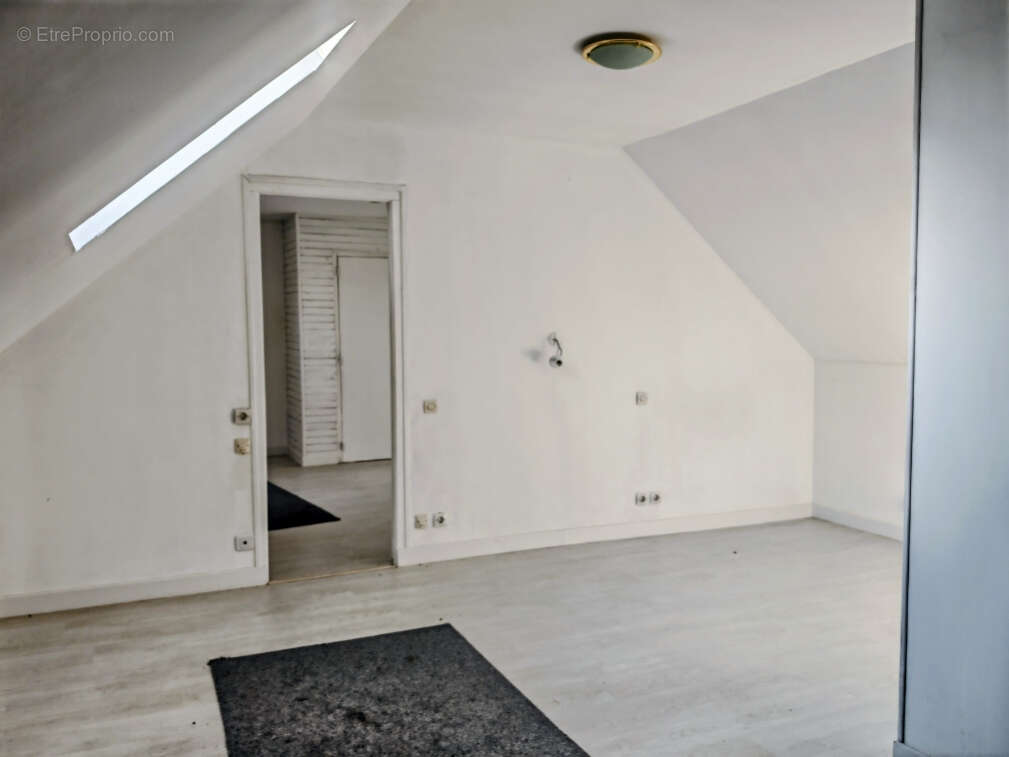 Ensemble immobilier composé de 2 logements (135 et 57 m² )  6 ch. terrain de 4480m² clos - photo 11