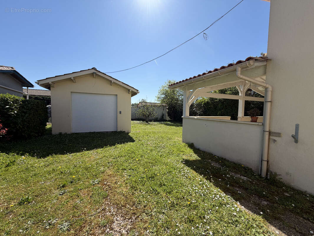 Maison à LA ROCHE-CHALAIS