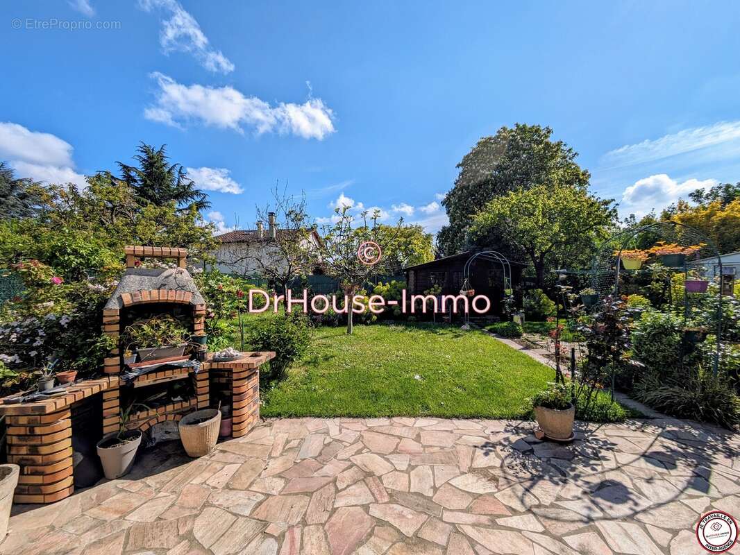 Maison à CHANTELOUP-LES-VIGNES