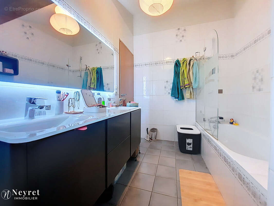 Saint-symphorien-d’ozon   maison atypique de 100 m2   3 chambres + bureau - photo 10