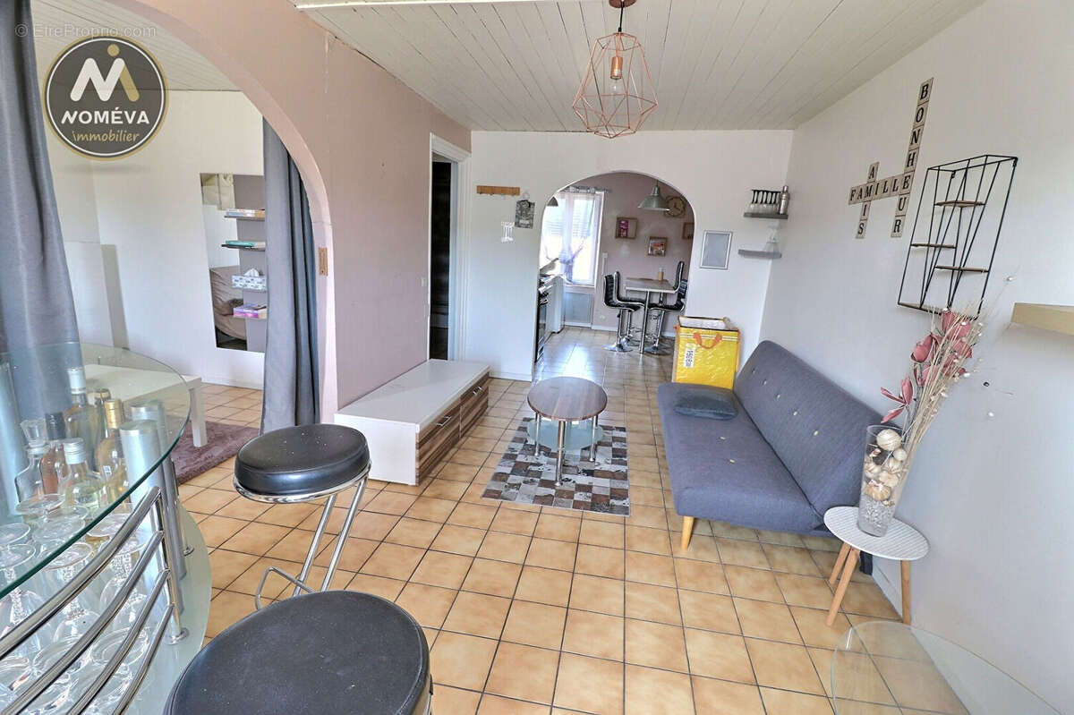 Appartement à DUNIERES